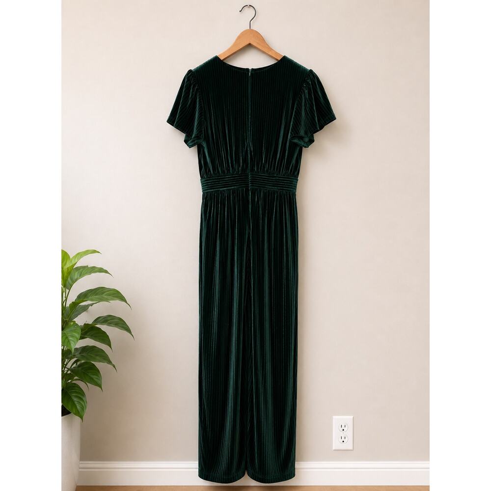 NWOT Ivy City Co Green Velvet Jumpsuit Sz S Empire Waist Flutter Sleeve Romper - Picture 2 of 2